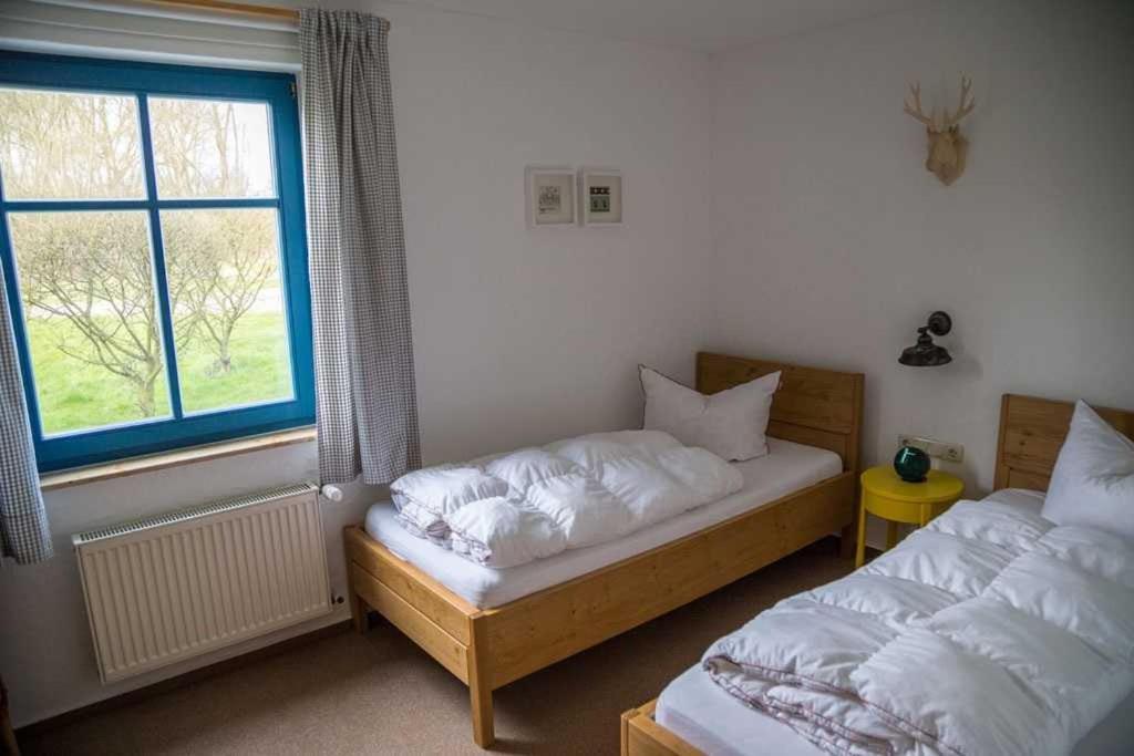 Komfortables Reetdachferienhaus Hasel 1 Puddemin Exterior foto
