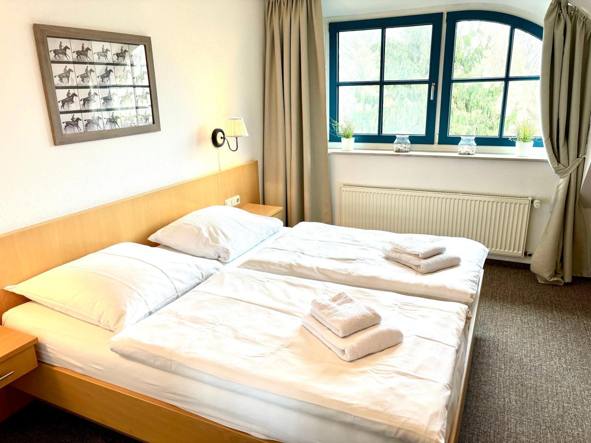 Komfortables Reetdachferienhaus Hasel 1 Puddemin Exterior foto